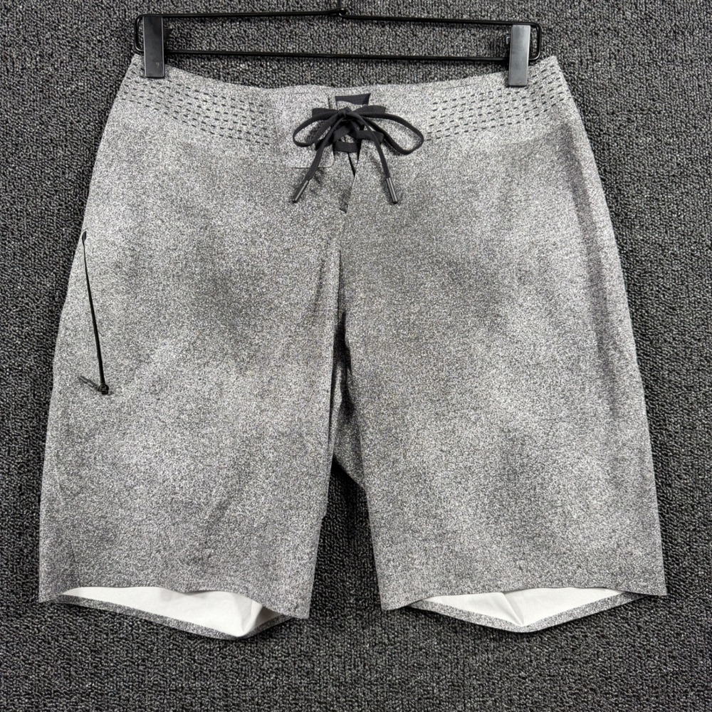 Lululemon Athletica Men's Size 28 Gray Board Shorts Swim Trunks 8 Inch Inseam